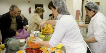 Distribuição de refeições aos residentes carenciados na Ilha de São Miguel pela Cruz Vermelha de Ponta Delgada